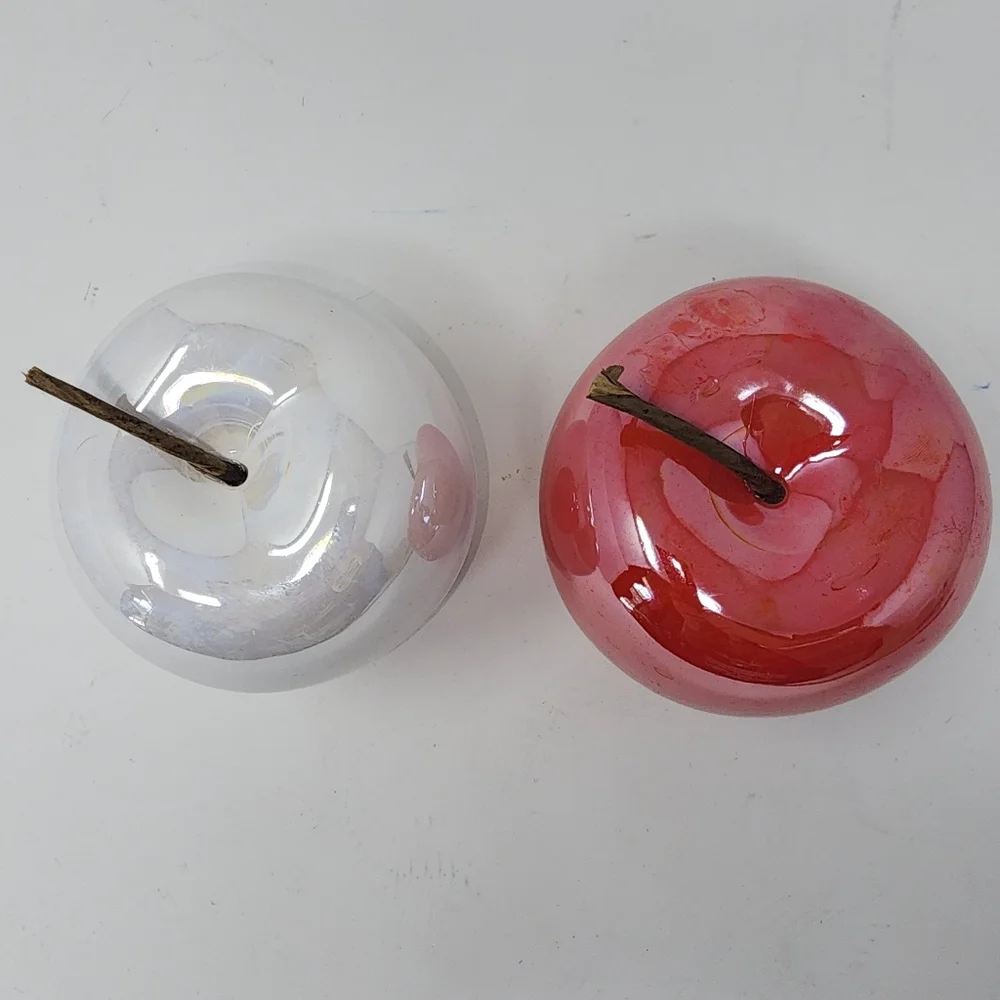 Porcelain‎ irridescent apples